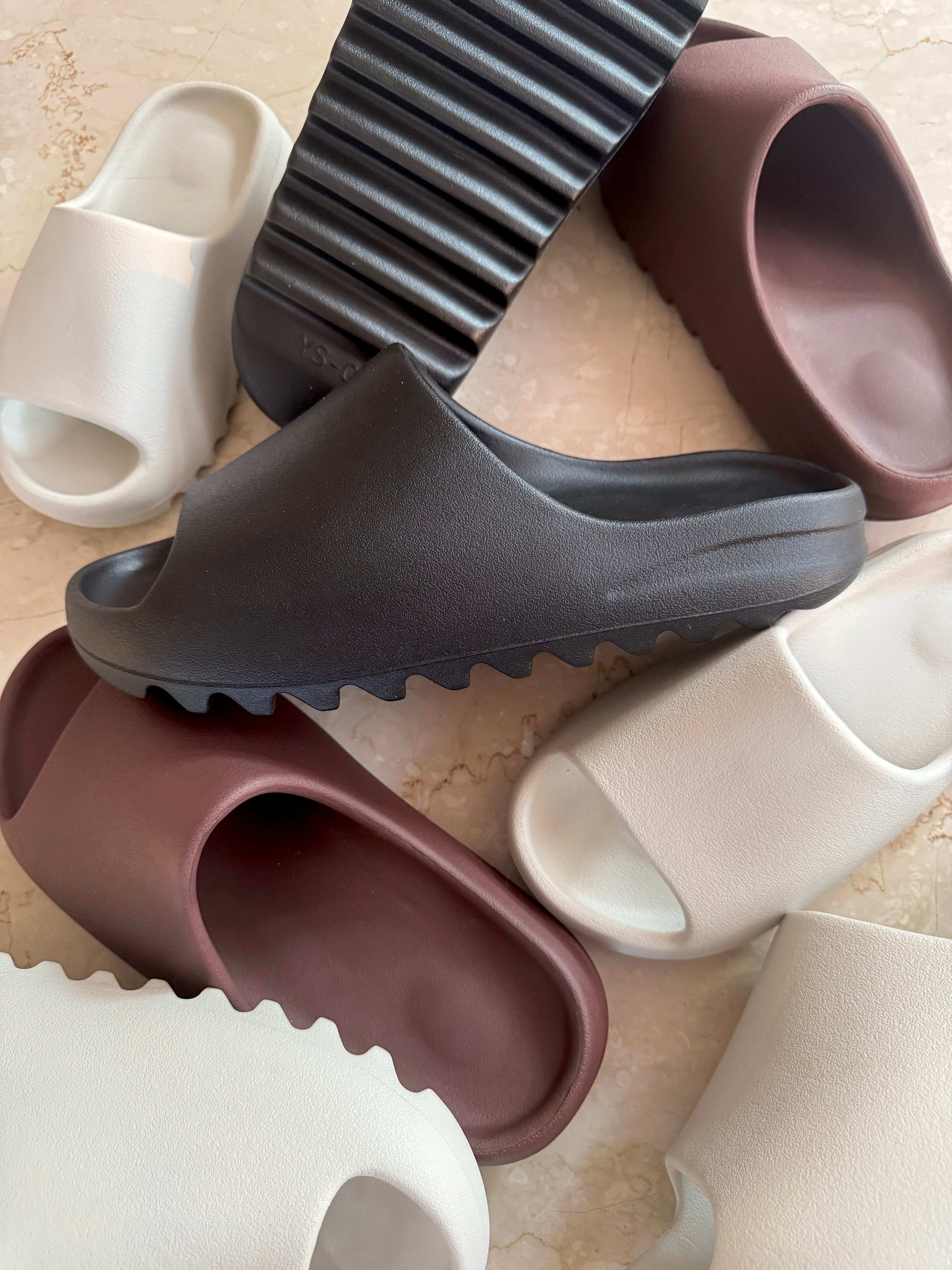YEEZY SLIDE