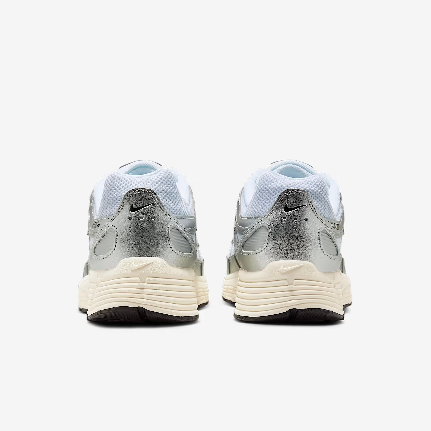 Nike P-6000 Blanc Argent Métallique Argent Plat Noir