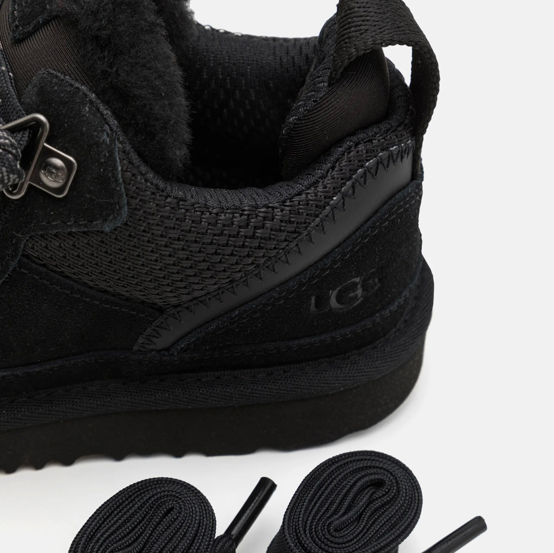 UGG Lowmel Black