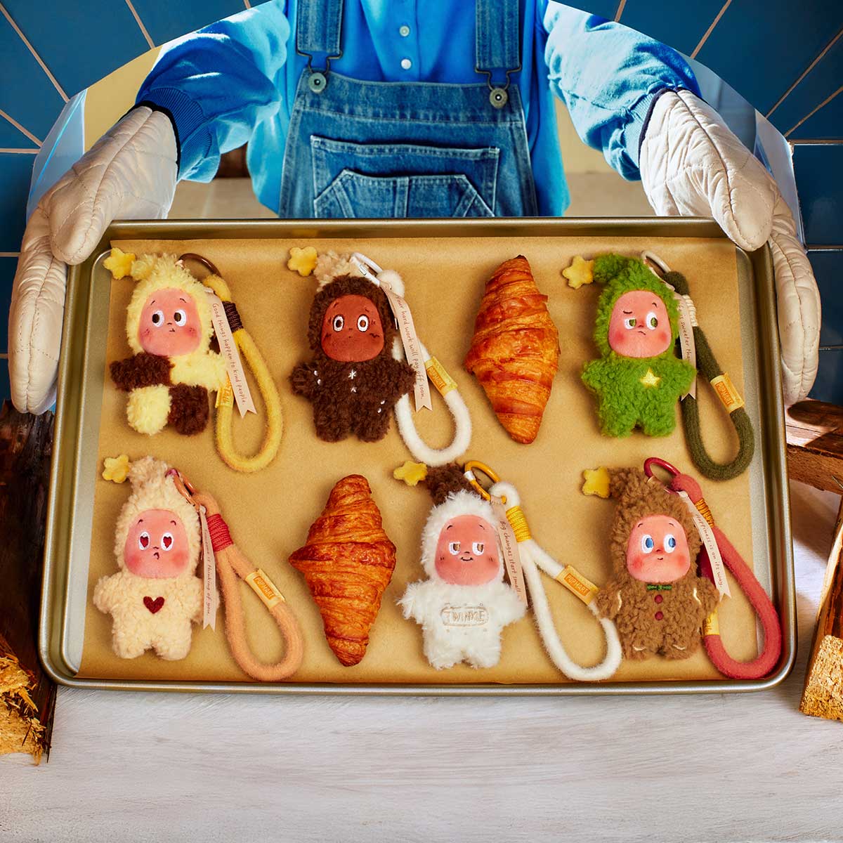 Pop Mart Twinkle Twinkle Savor the Moment Series Fresh Baked Mini Cookies Plush Pendant Sealed Case (6 Blind Boxes)