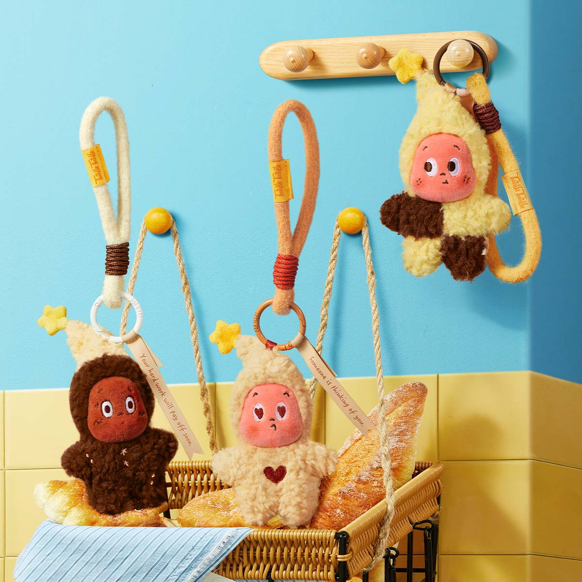 Pop Mart Twinkle Twinkle Savor the Moment Series Fresh Baked Mini Cookies Plush Pendant Sealed Case (6 Blind Boxes)