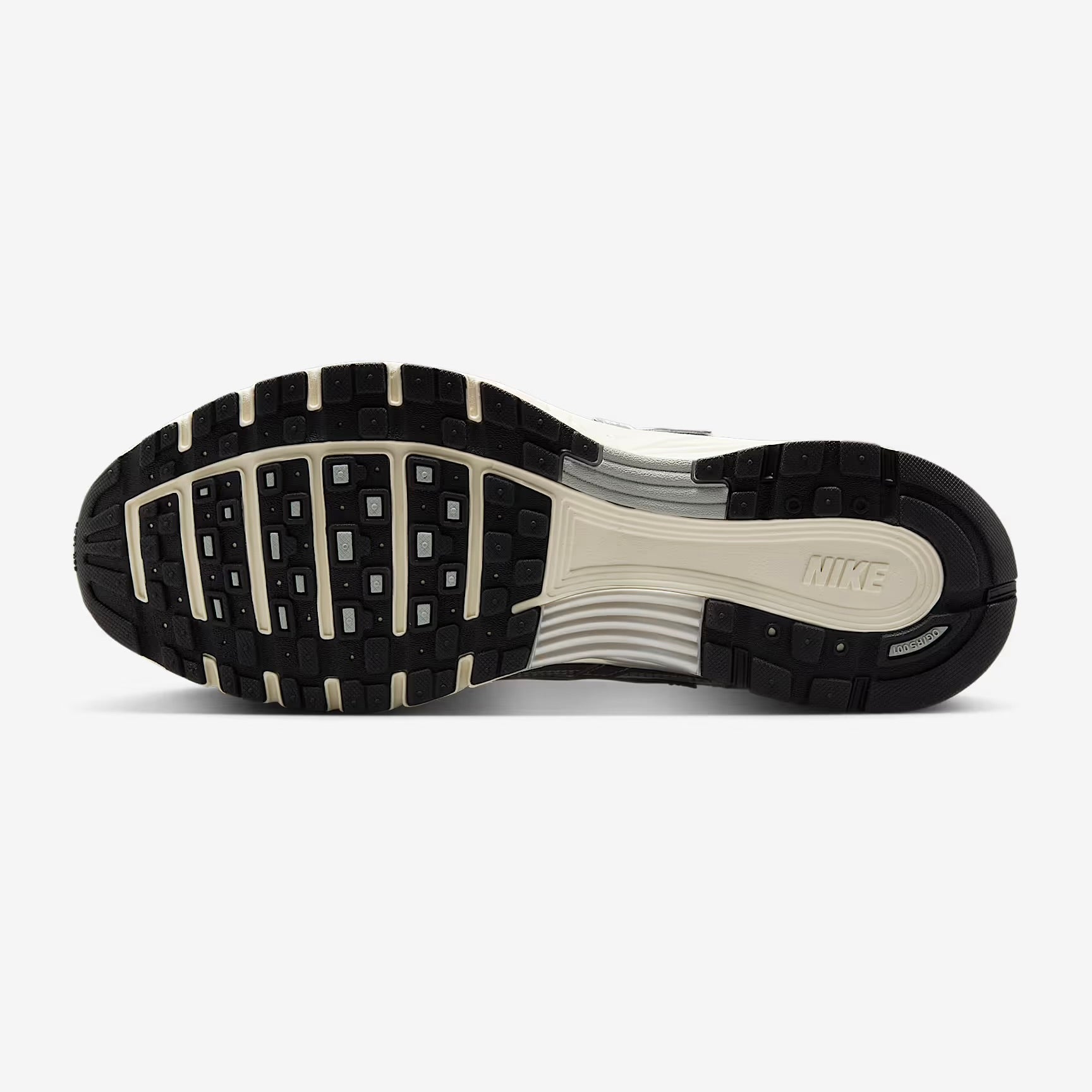 Nike P-6000 Blanc Argent Métallique Argent Plat Noir