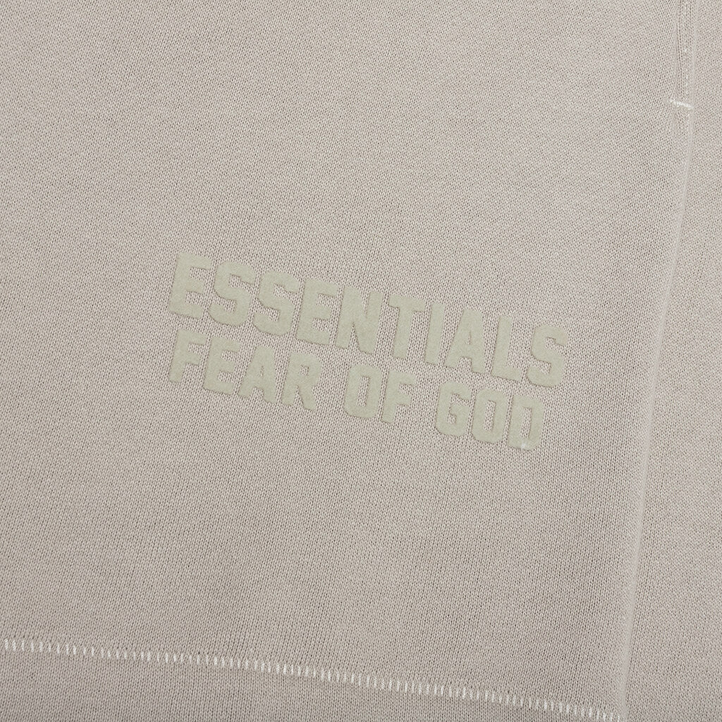 Fear of God Essentials Sweatshorts 'Smoke'