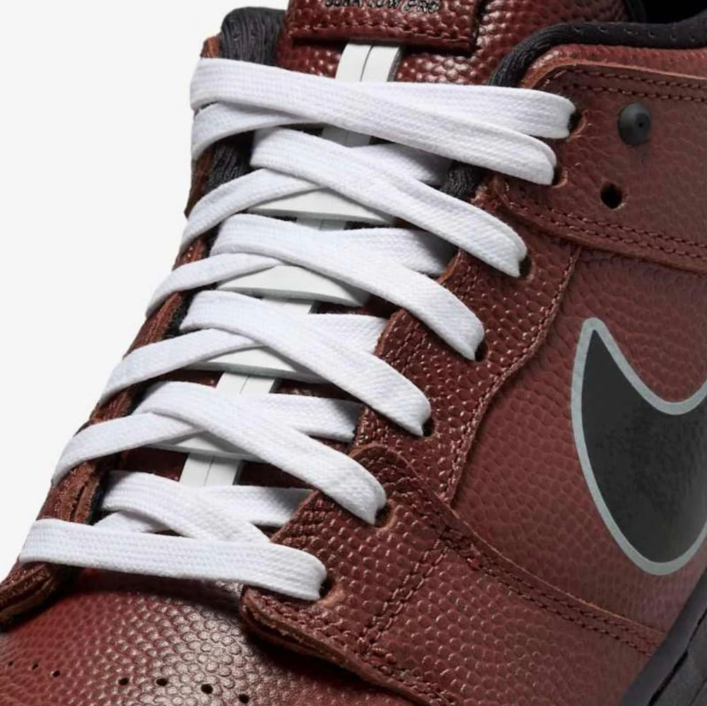 Nike SB Dunk Low Limosine Skateboards