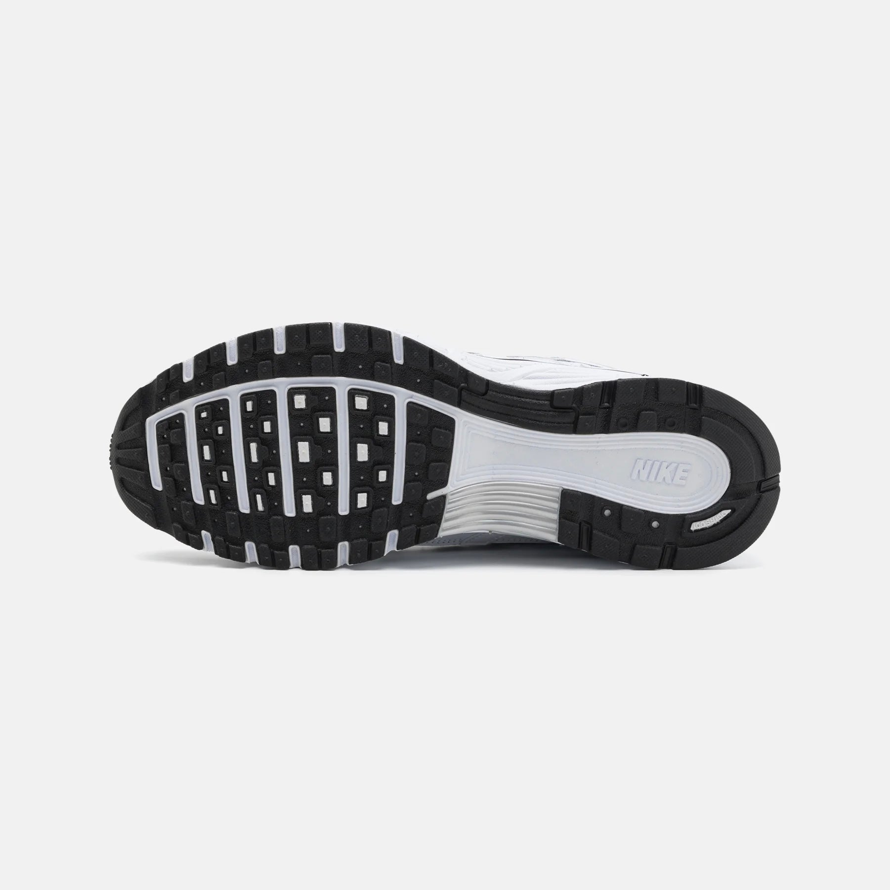 Nike P-6000 Blanc Métallique Argent Noir