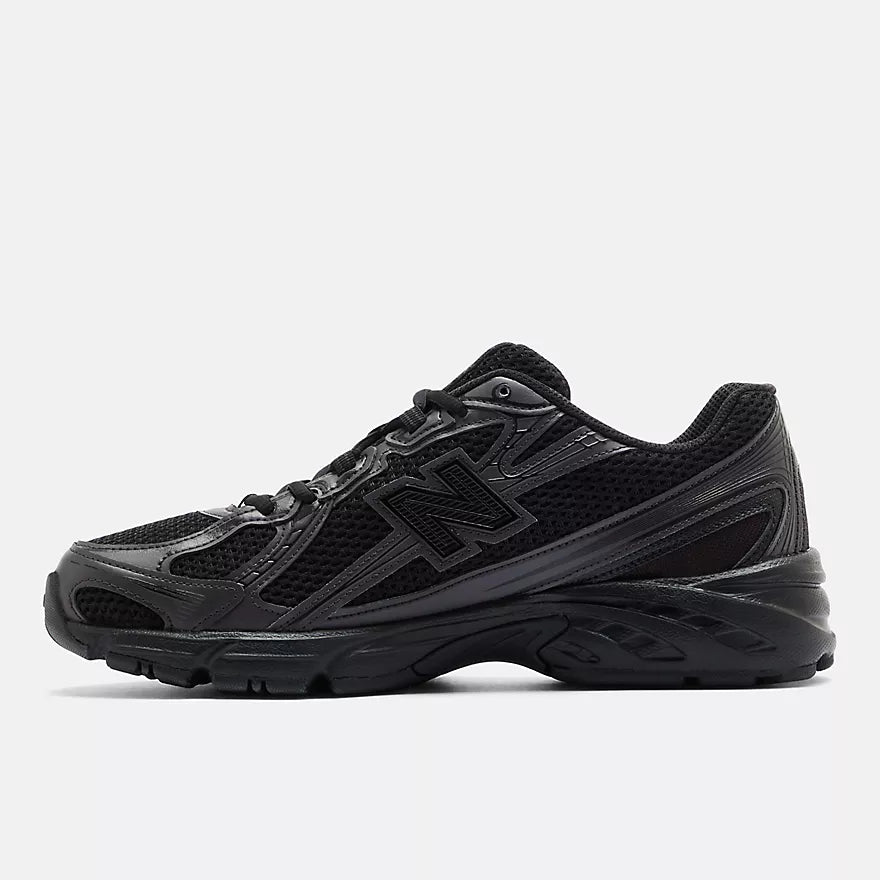 New Balance 740 Triple Black