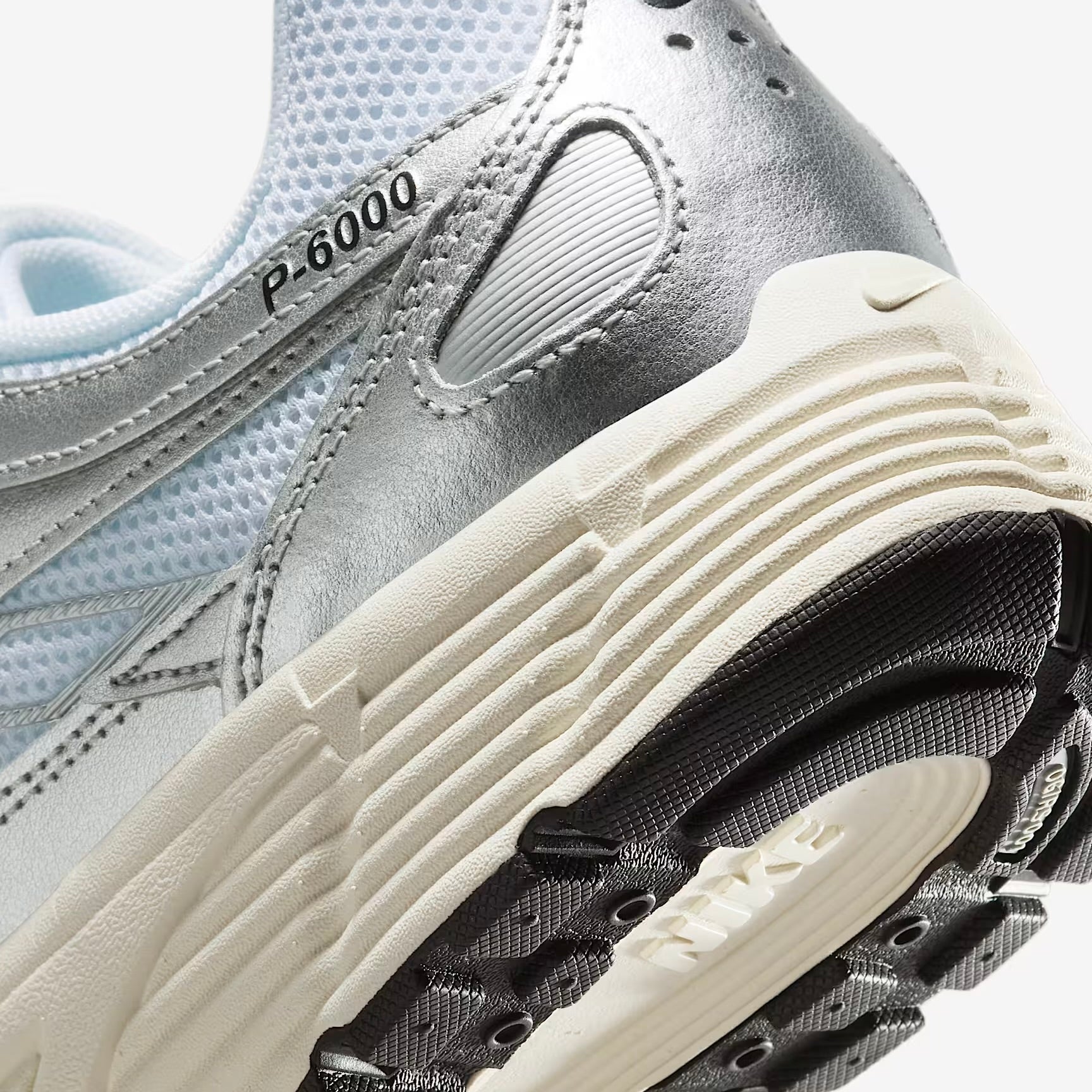 Nike P-6000 Blanc Argent Métallique Argent Plat Noir