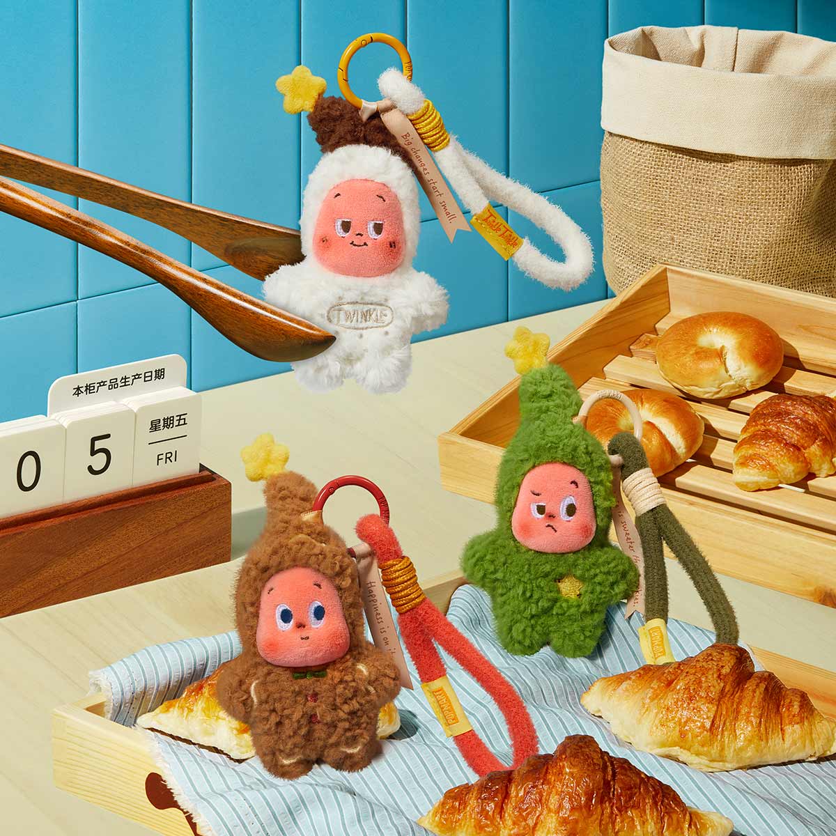 Pop Mart Twinkle Twinkle Savor the Moment Series Fresh Baked Mini Cookies Plush Pendant Sealed Case (6 Blind Boxes)