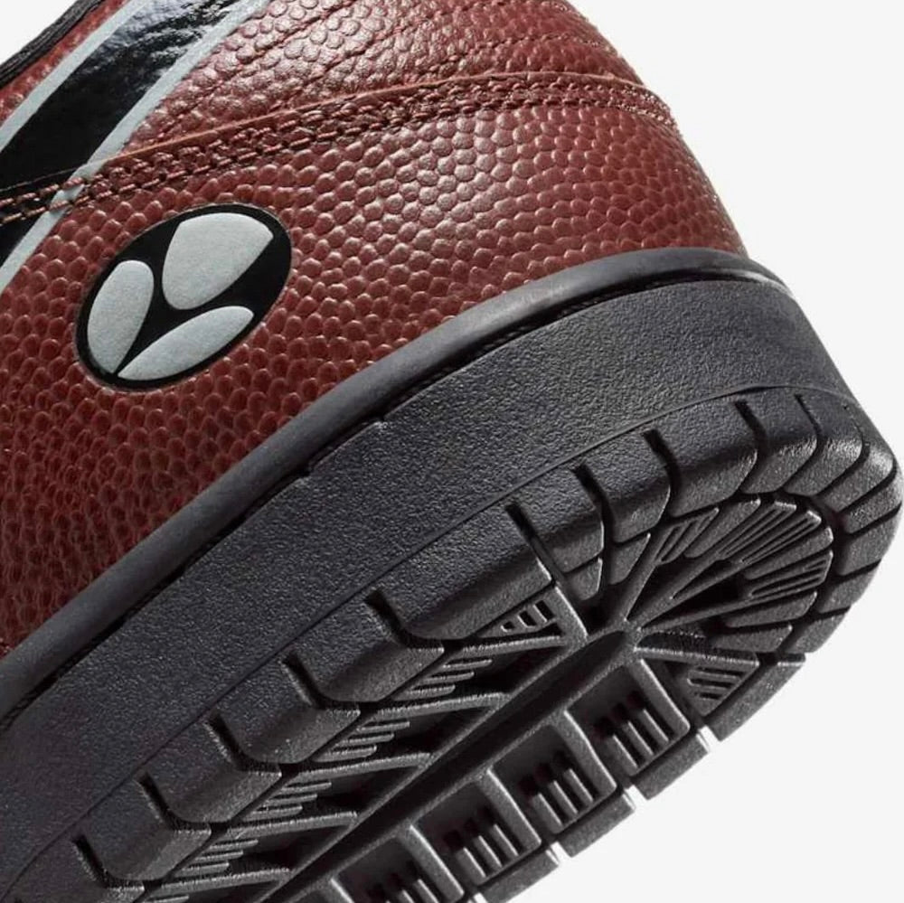Nike SB Dunk Low Limosine Skateboards