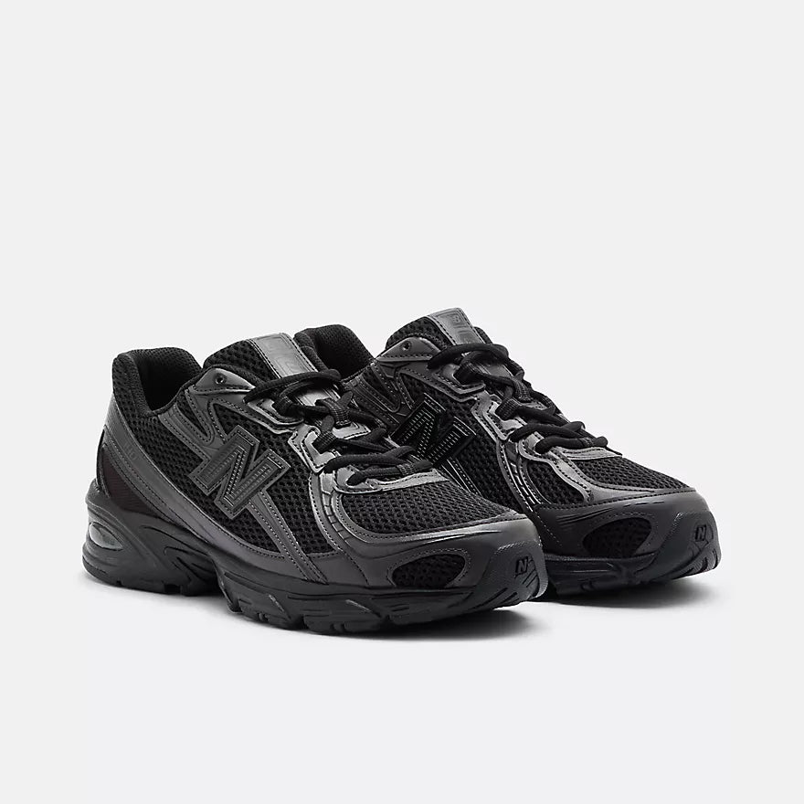 New Balance 740 Triple Black
