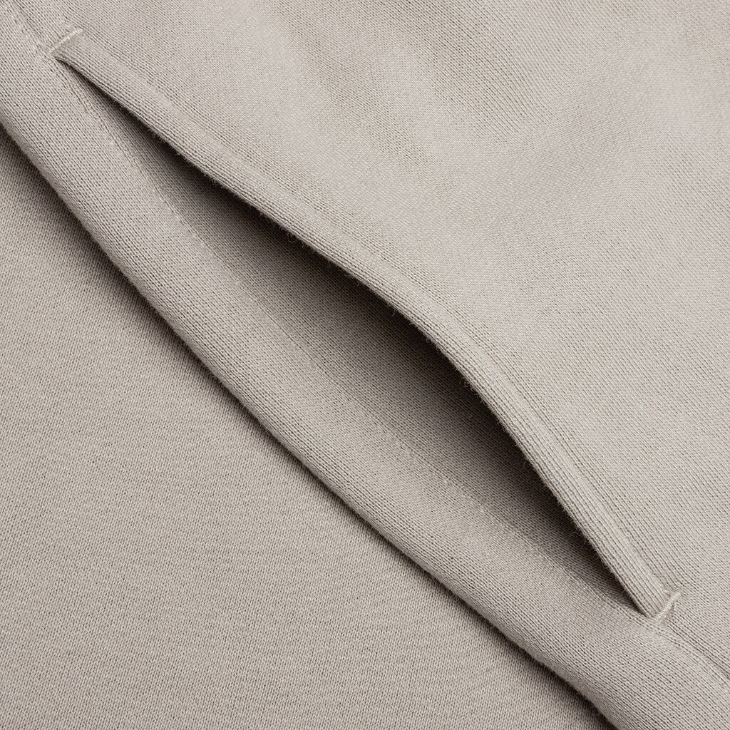 Fear of God Essentials Sweatshorts 'Smoke'